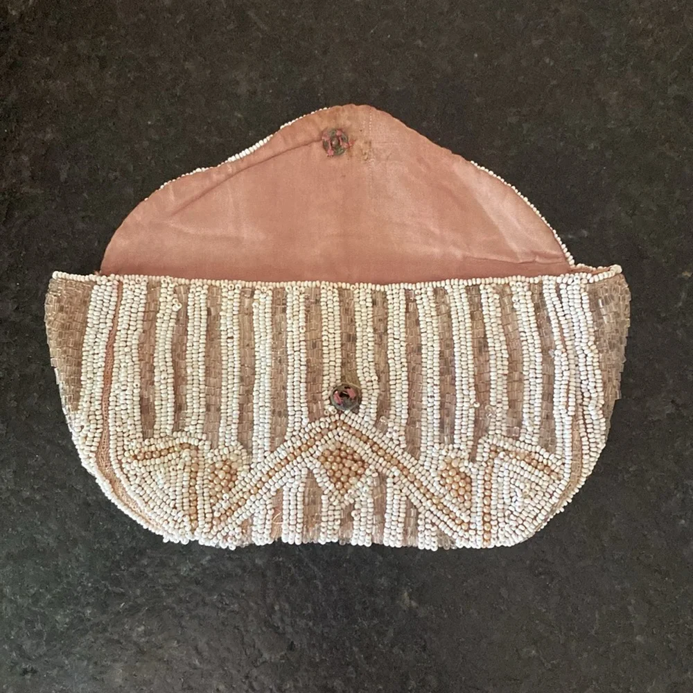 Antique‎ Vintage 1920’s white and champagne Beaded clutch dance purse